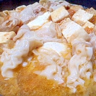 レトルト餃子入りキムチ鍋